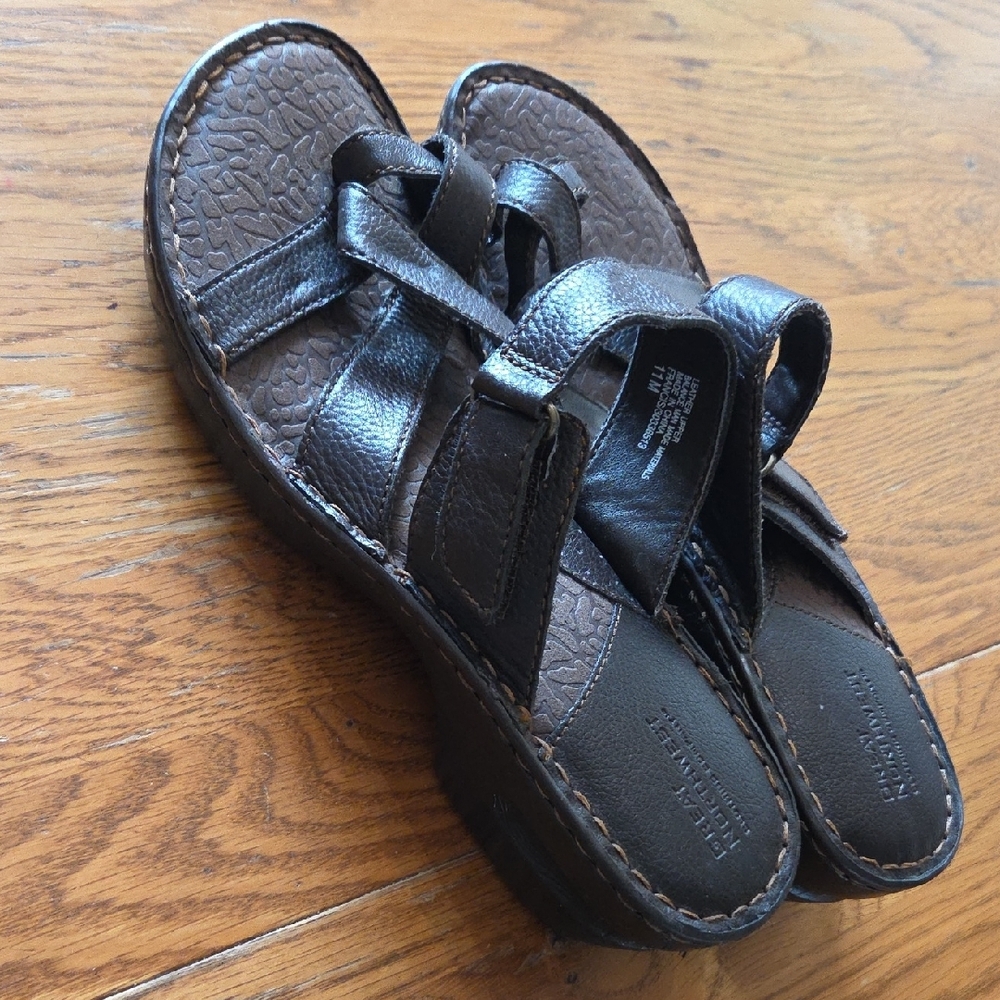 Great Northwest Brown Leather Sandals Slip-On Casual. New, WithOUT Tags.  F